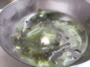 4分で出来上がるインスタントワカメスープ　朝ダイエットにお勧め！